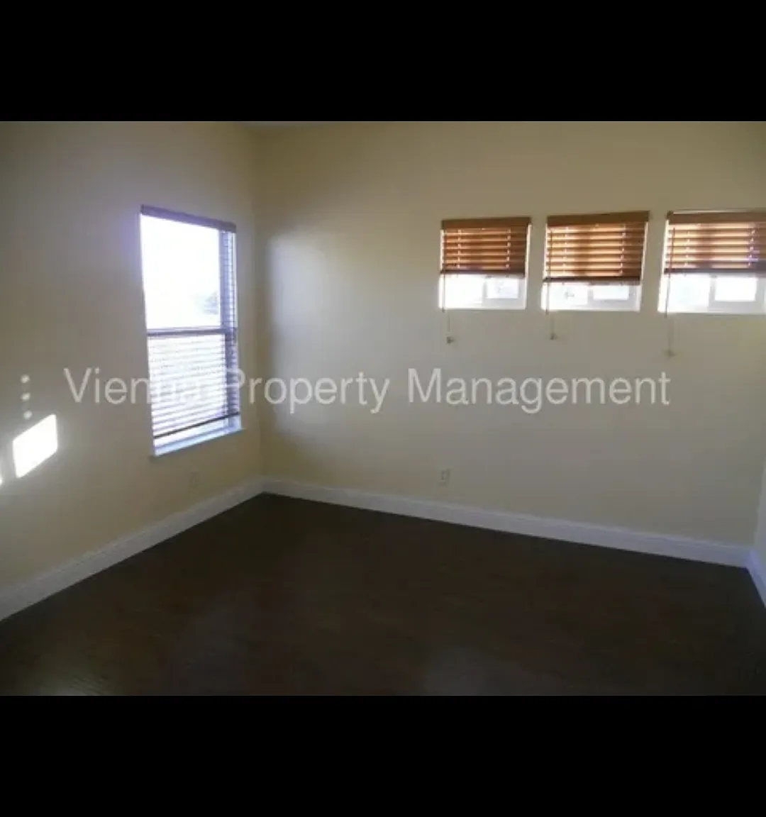 3 bed, 2.5 bath, 1810 sqft, $2,795 — Photo 4