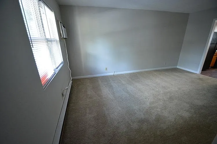 2 bed, $995 — Photo 2