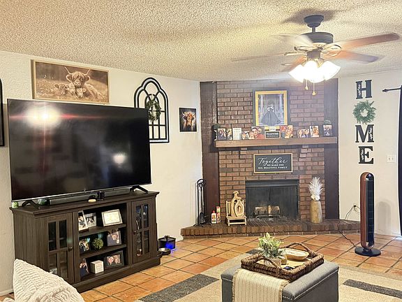 3rd image of 974 W Cortez Ln