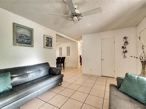 4th image of 117 W Chico Dr