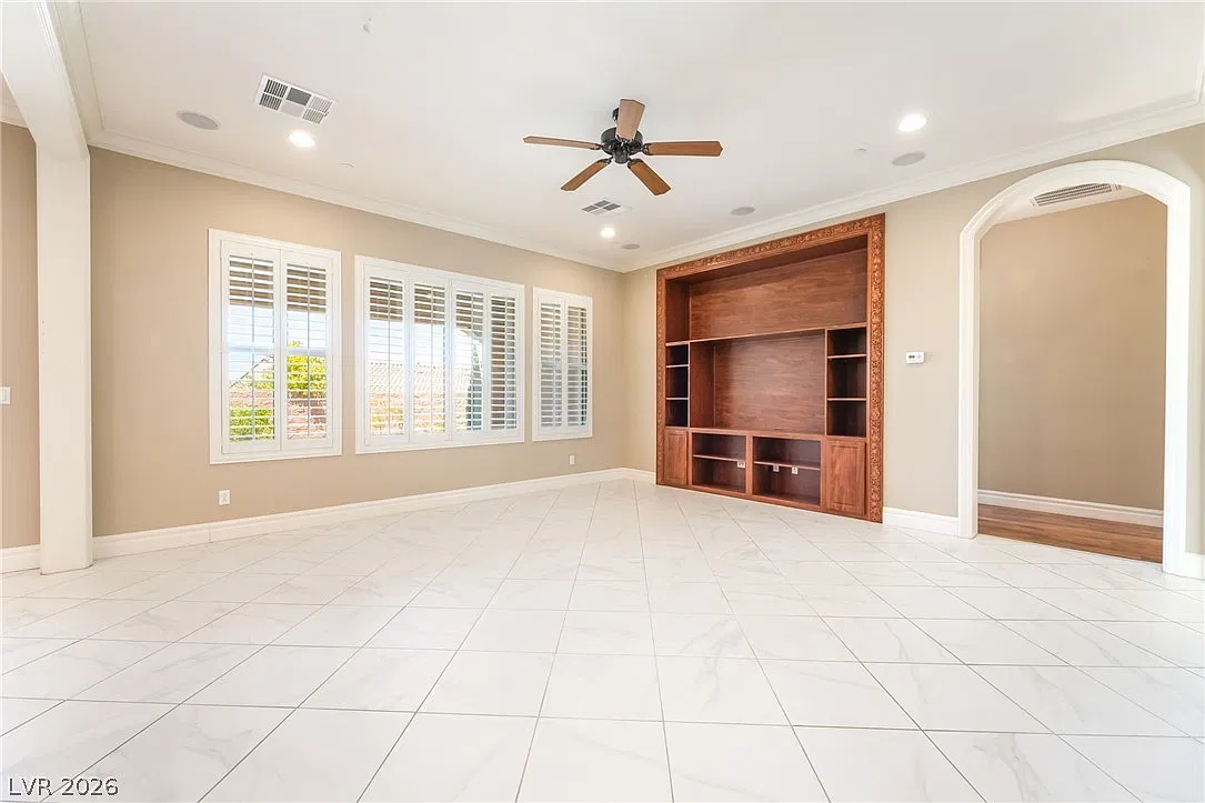 3 bed, 2.5 bath, 2639 sqft, $3,000 — Photo 3