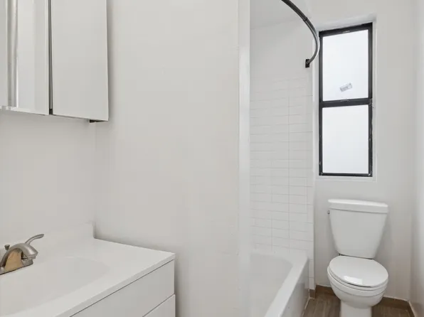 8 Magaw Place image 6 of 14