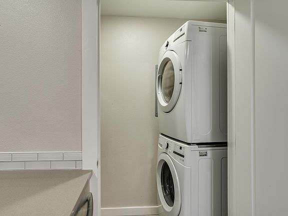 5th image of 726 Scott Ave #906