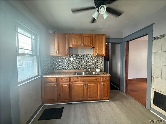 5th image of 661 Minnesota Ave