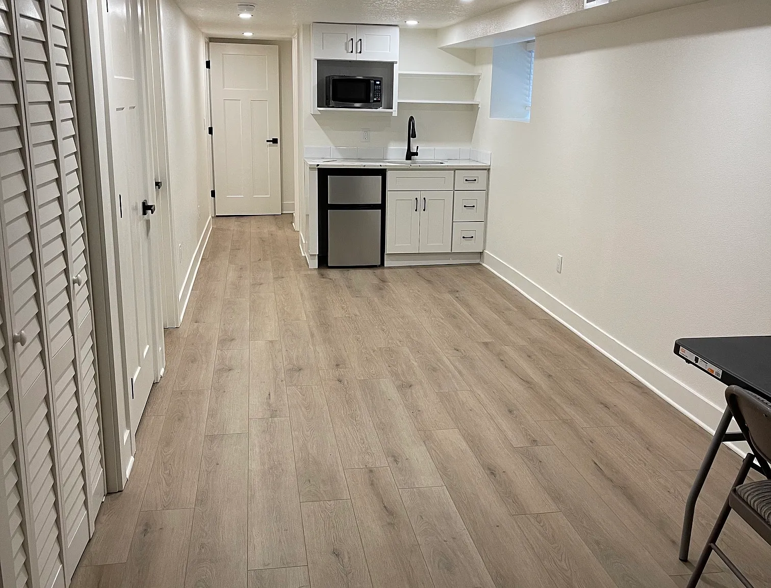 Studio, 1869 sqft, $1,200 — Photo 2