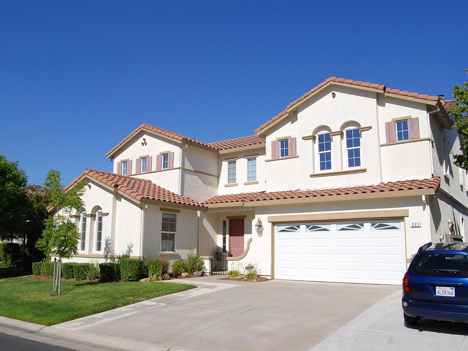 1st image of 221 Vista Cove Cir