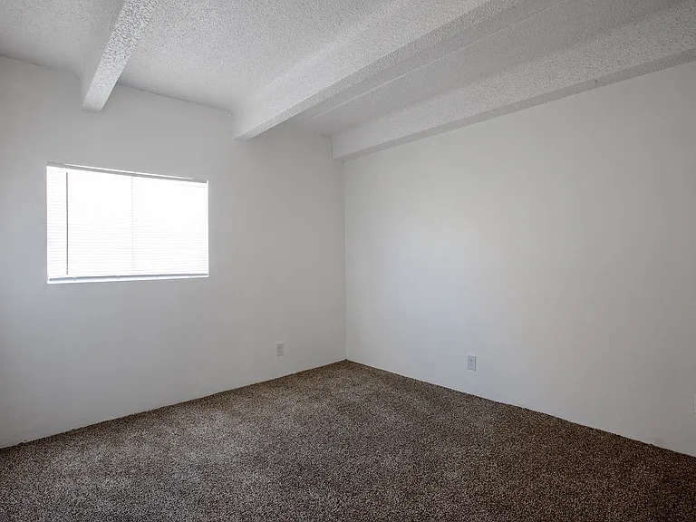 Los Altos Towers — Photo 27