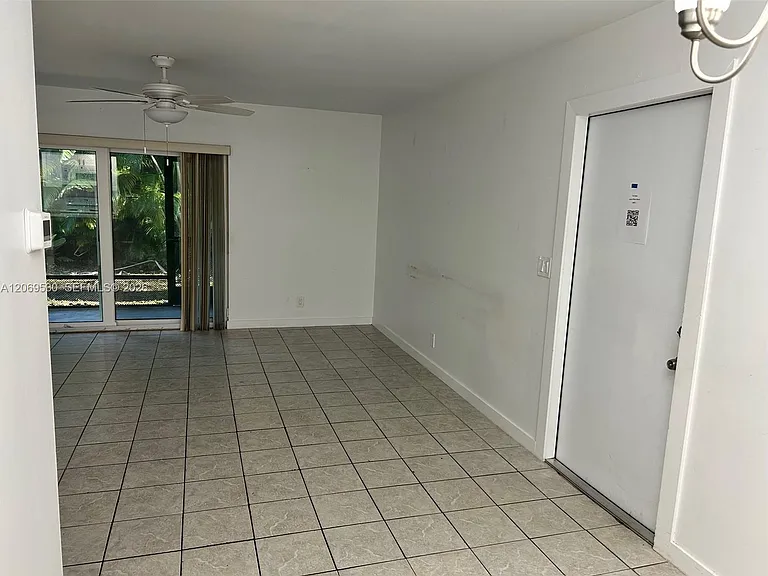 815 SW 30th St #J — Photo 27
