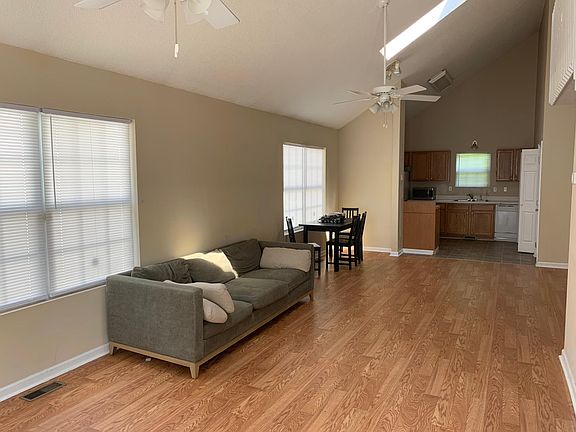 LARGE Great Room with vaulted ceiling, fans & skylights!