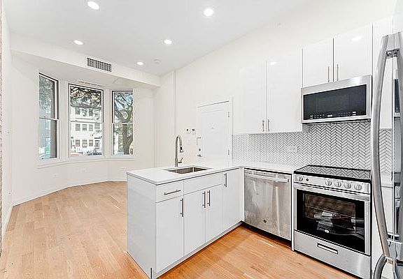 2nd image of 950 Saint Nicholas Ave #1D