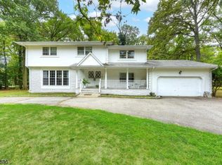 120 Sherwood Rd, Colonia, NJ 07067