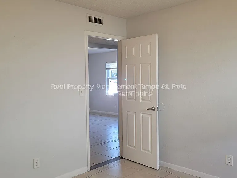 8427 N 39th St #2 — Photo 12