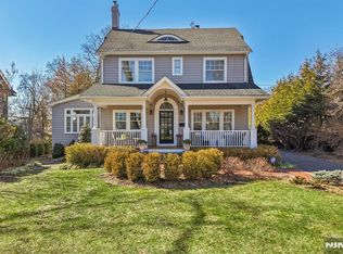 80 Crest Rd, Ridgewood, NJ 07450