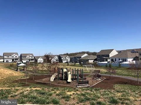 Hicks Dr — Photo 18