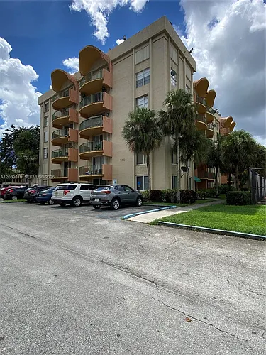 9350 Fontainebleau Blvd Photo 1