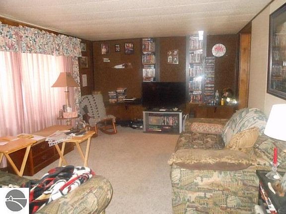 4th image of 2352 Oakview Dr
