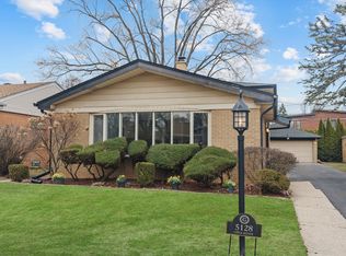 5128 Coyle Ave, Skokie, IL 60077