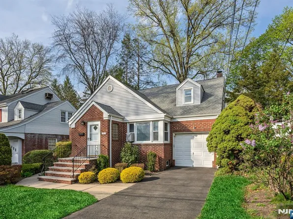 153 Moore Ave, Leonia, NJ 07605