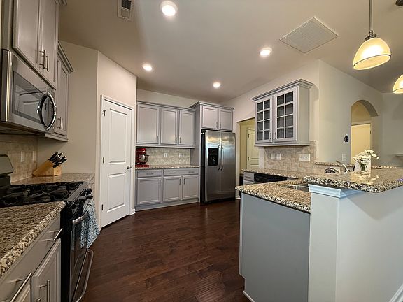 4th image of 5545 Jessip St