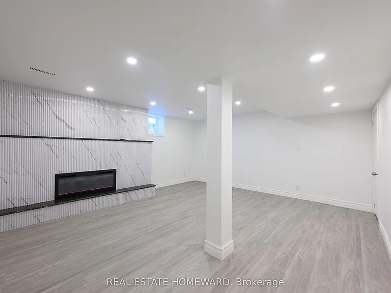 114 Old Sheppard Ave #LOWER — Photo 12