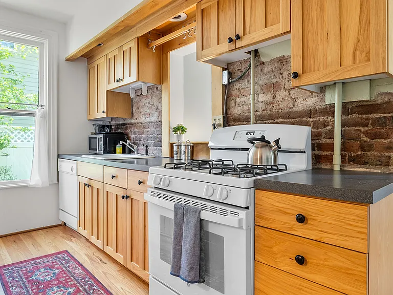 1813 Pine St #2 — Photo 15