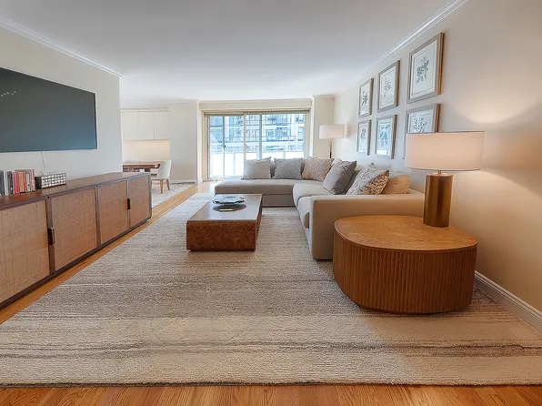 300 East 40th Street image 1 of 12