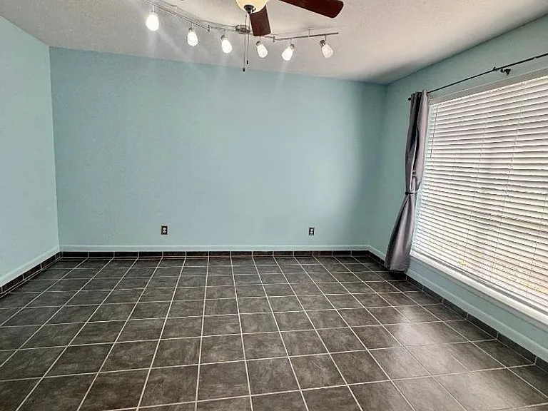 1315 Sussex Dr — Photo 12