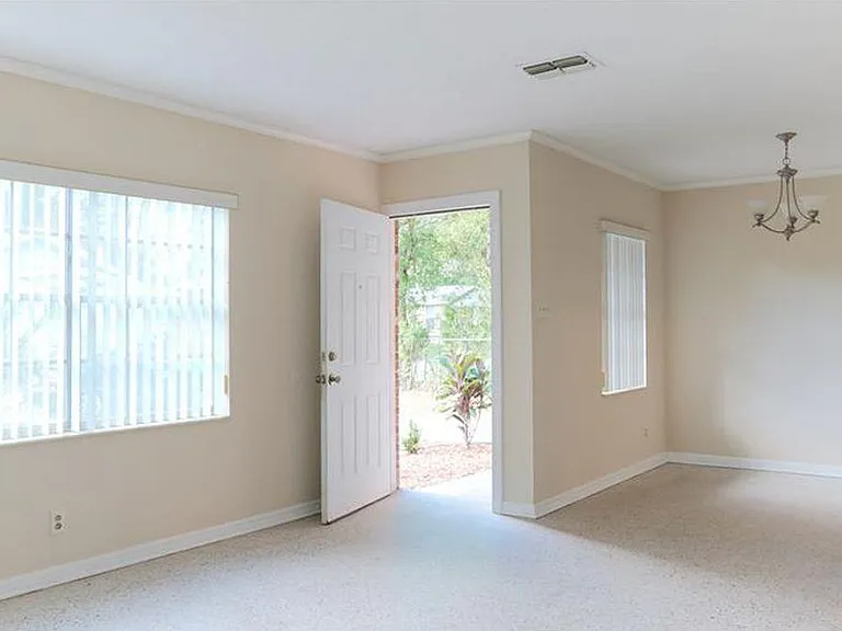 1012 E Emma St — Photo 16