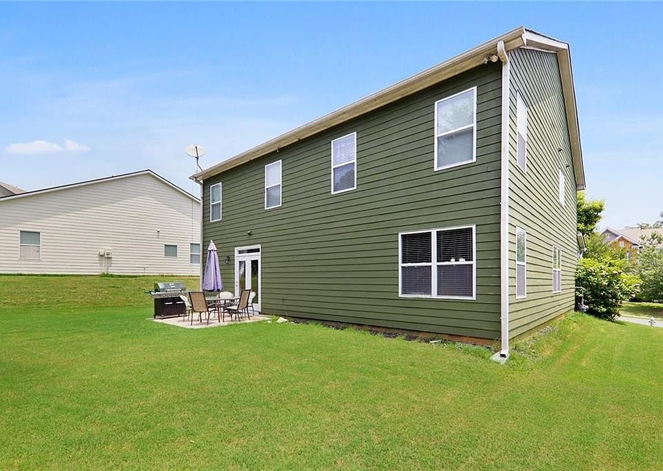 2nd image of 410 Pine Log Ct