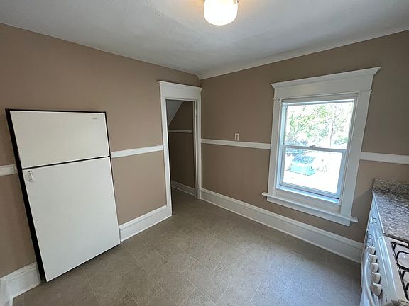 2nd image of 560 Bellows St #2
