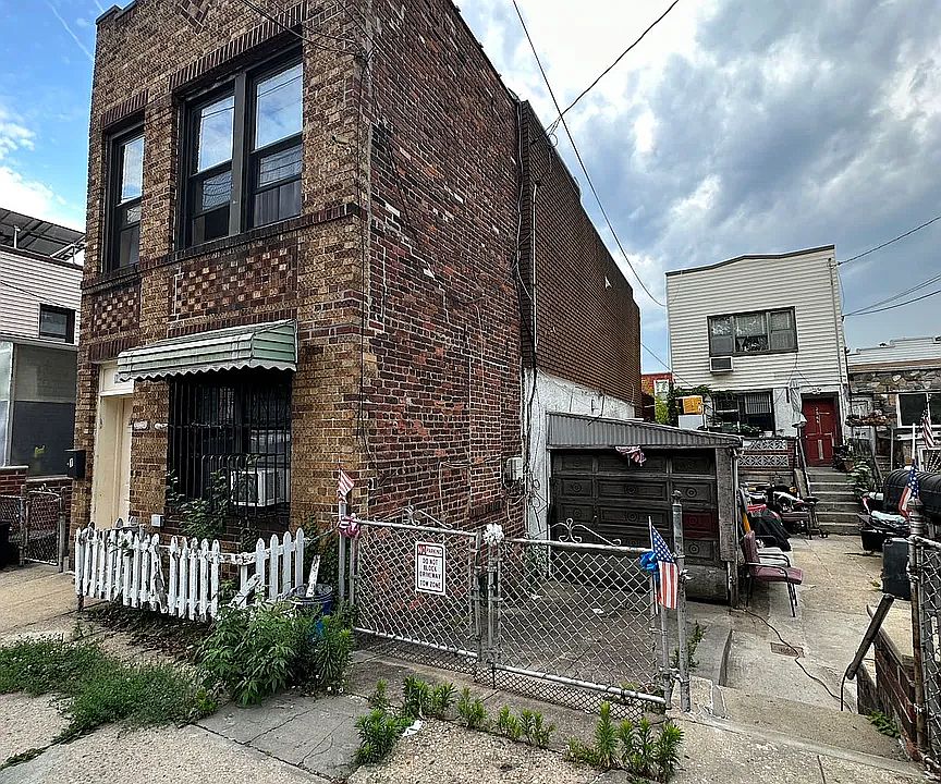 1st image of 2568 W 15th St