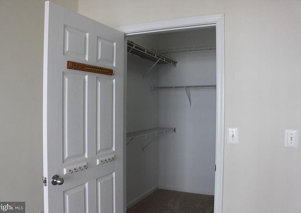 1st image of 4862 Eisenhower Ave #486