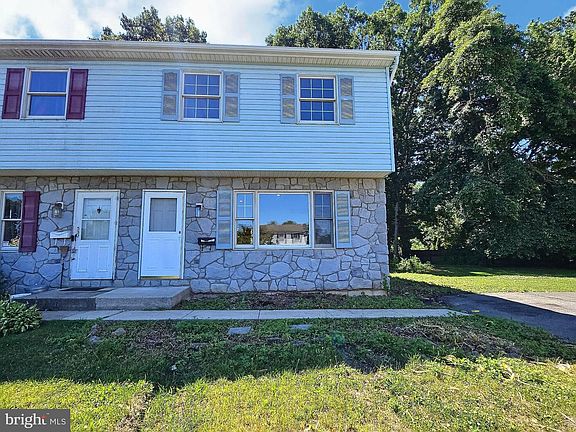 2nd image of 530 E Linden St