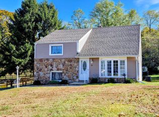 15 Pearson Dr, Springfield, PA 19064