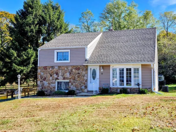 15 Pearson Dr, Springfield, PA 19064