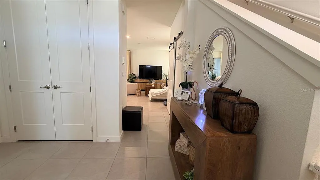 3 bed, 2.5 bath, 1728 sqft, $2,400 — Photo 3