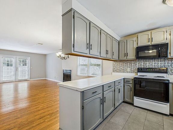 3rd image of 521 Tate St APT C
