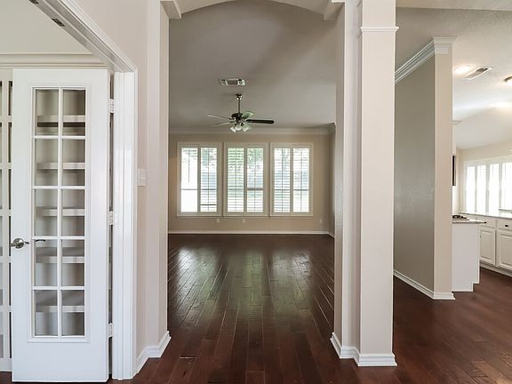 5th image of 1933 Perry Dr