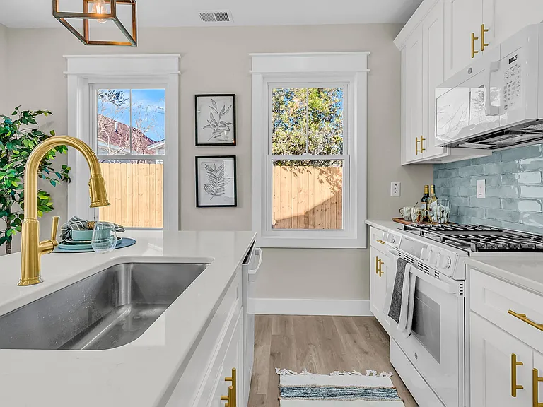 6.5 Addison St — Photo 10