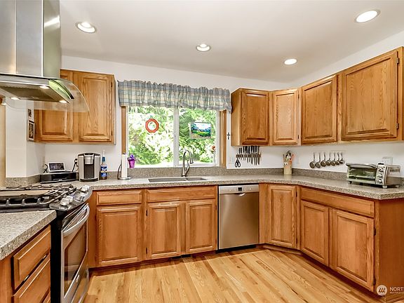 5th image of 11930 205th Drive SE