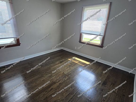 5th image of 2715 162nd Pl