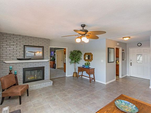 2nd image of 634 W Sierra Madre Ave