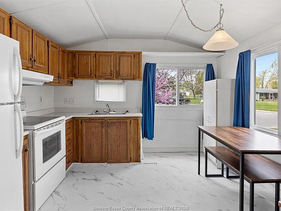 3rd image of 326 Beverly Dr