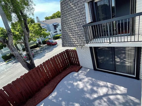 4th image of 8215 SW 23rd Ct #17D