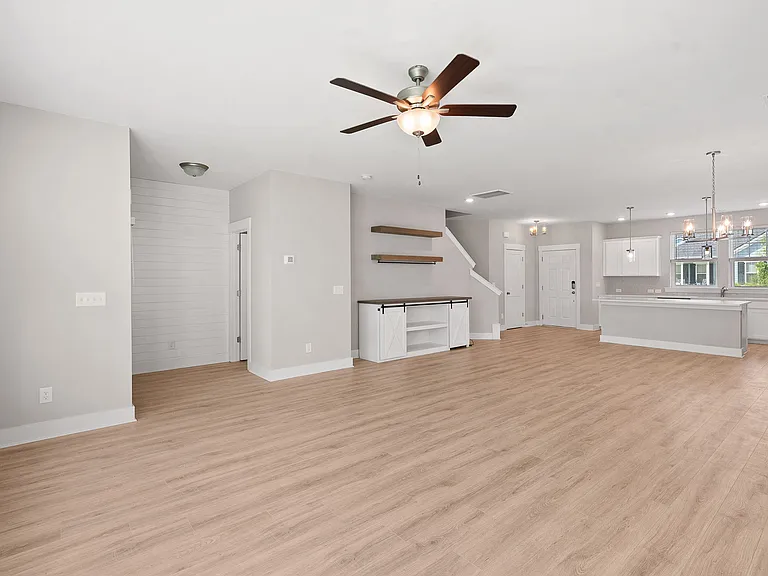 117 Archdale St — Photo 15