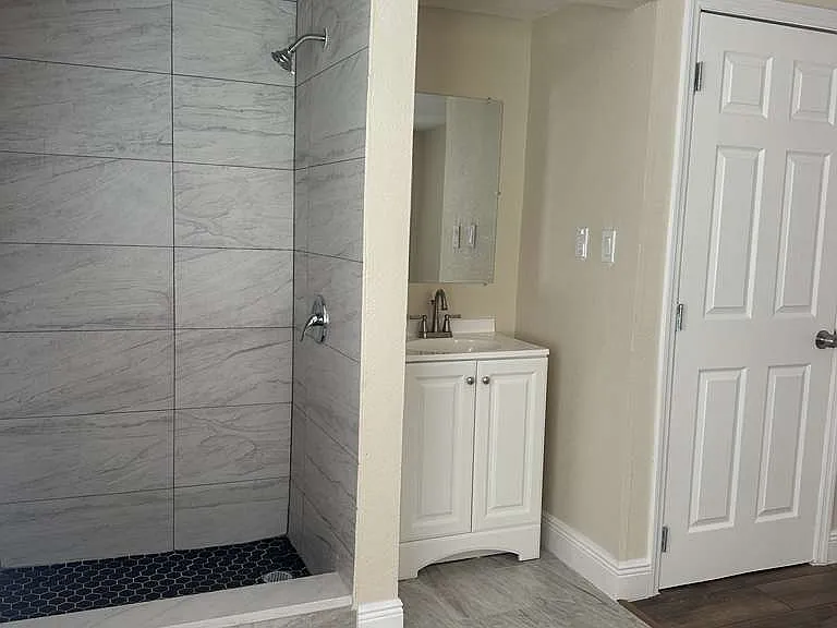 1915 Jersey Ave — Photo 9