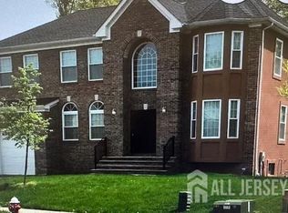 10 Balzano Ct, Edison, NJ 08817