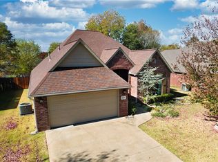 3804 SW Staverton Dr, Bentonville, AR 72713