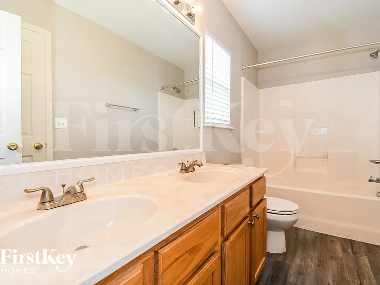 2163 Fresco Dr — Photo 9