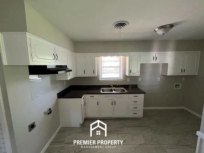 1352 Winfield Ave — Photo 8